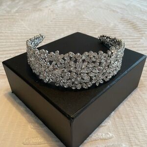 Stunning Bridal headpiece 💗 Sparkling and silver in color 💕 NEW
